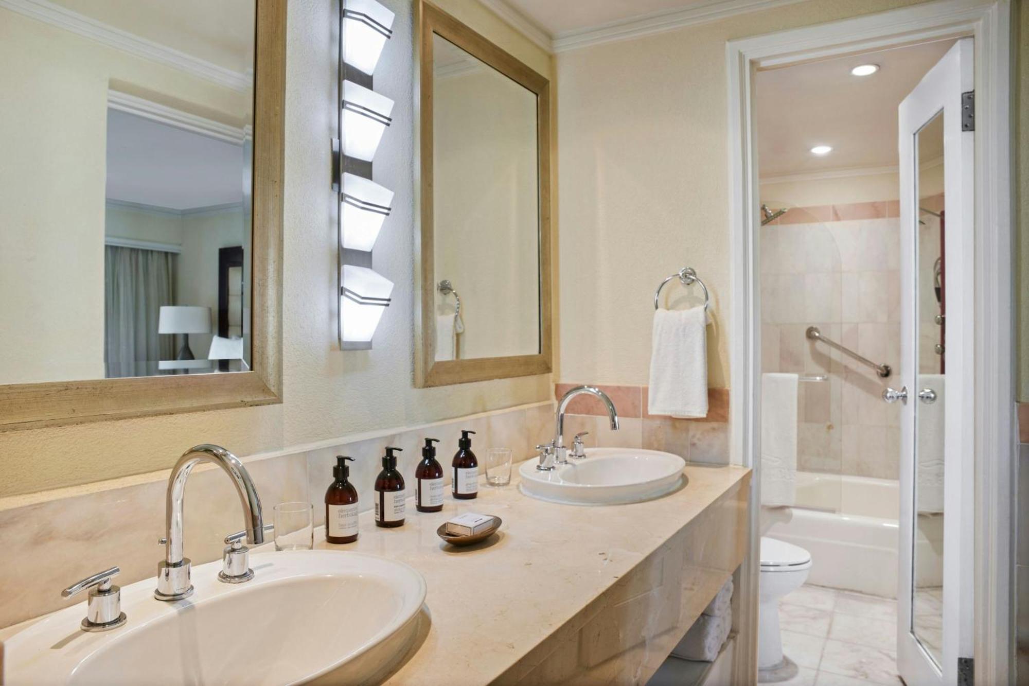 The House, An Autograph Collection All-Inclusive Resort - Adults Only Saint James Exterior photo
